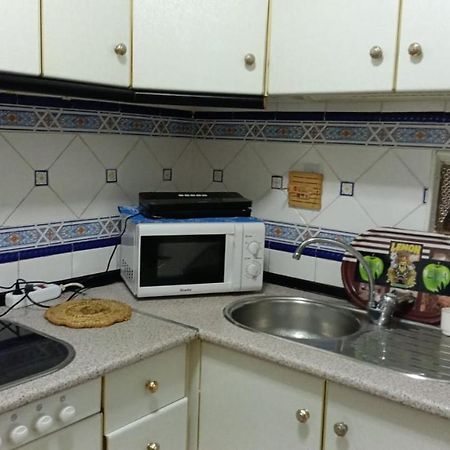 Single Room In Center Of Granada Buitenkant foto