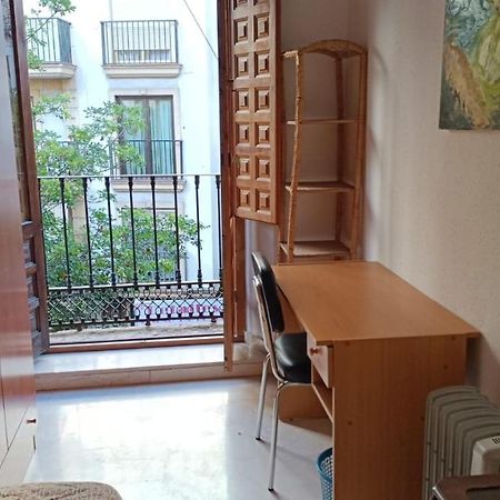 Single Room In Center Of Granada Buitenkant foto