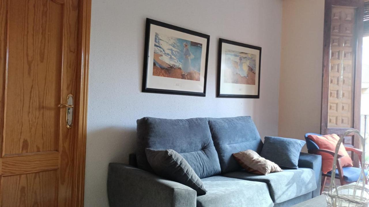 Single Room In Center Of Granada Buitenkant foto